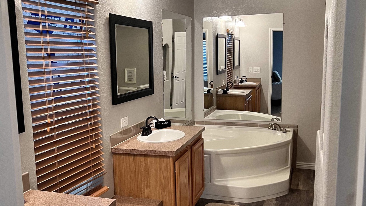 Photo of Bathroom in Parker Strip