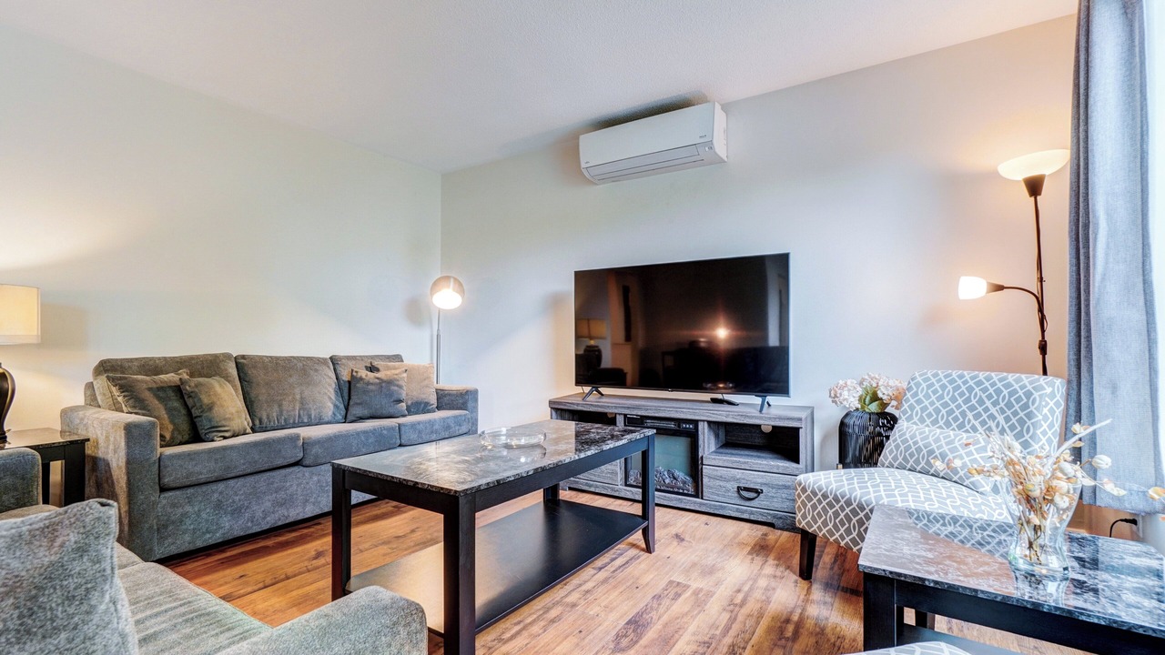 Photo of Livingroom in Wasaga Beach