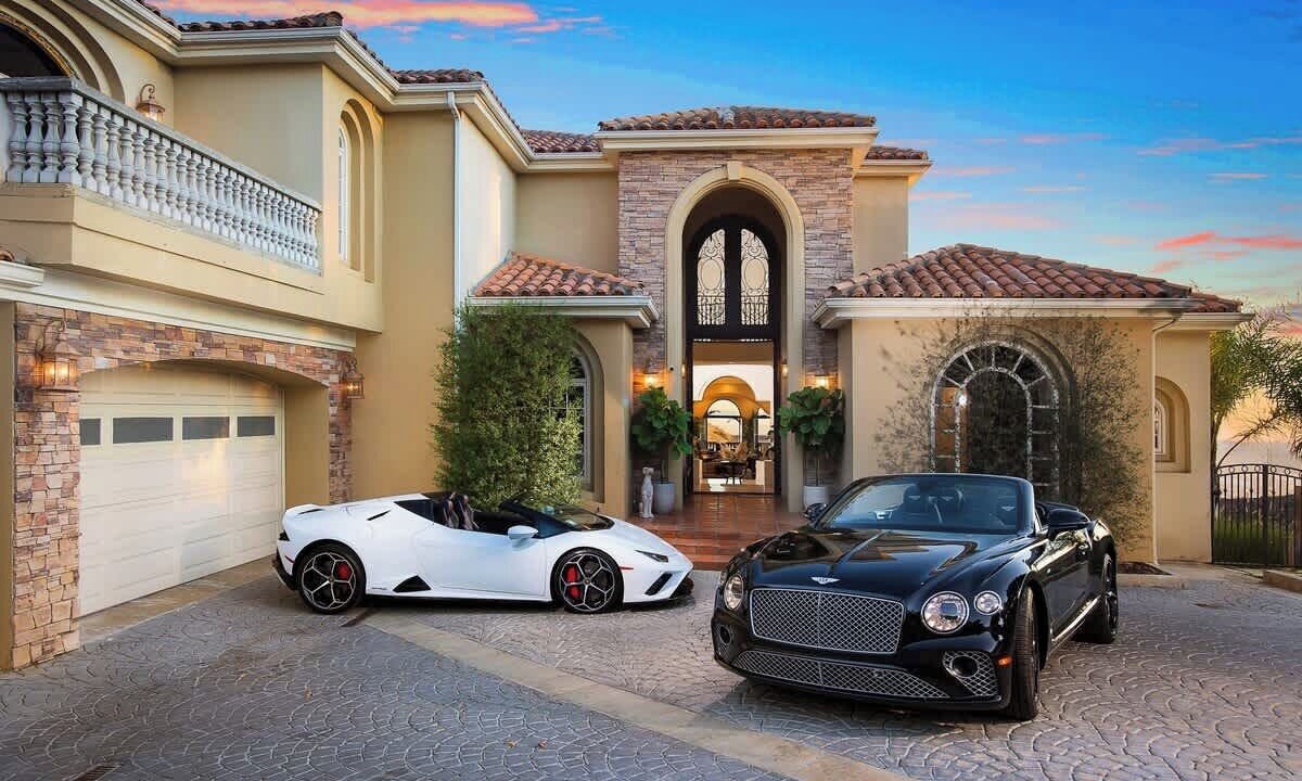 Photo of Others in Hollywood Hills