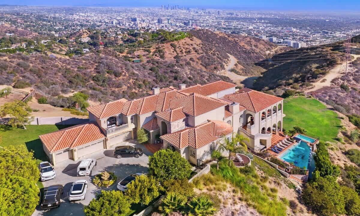 Photo of Others in Hollywood Hills