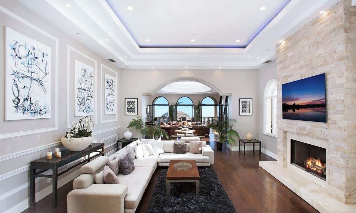 Photo of Others in Hollywood Hills