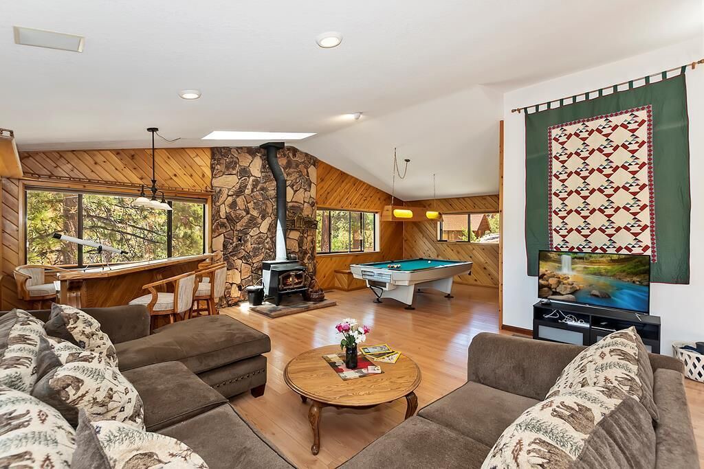 Photo of Livingroom in Fawnskin