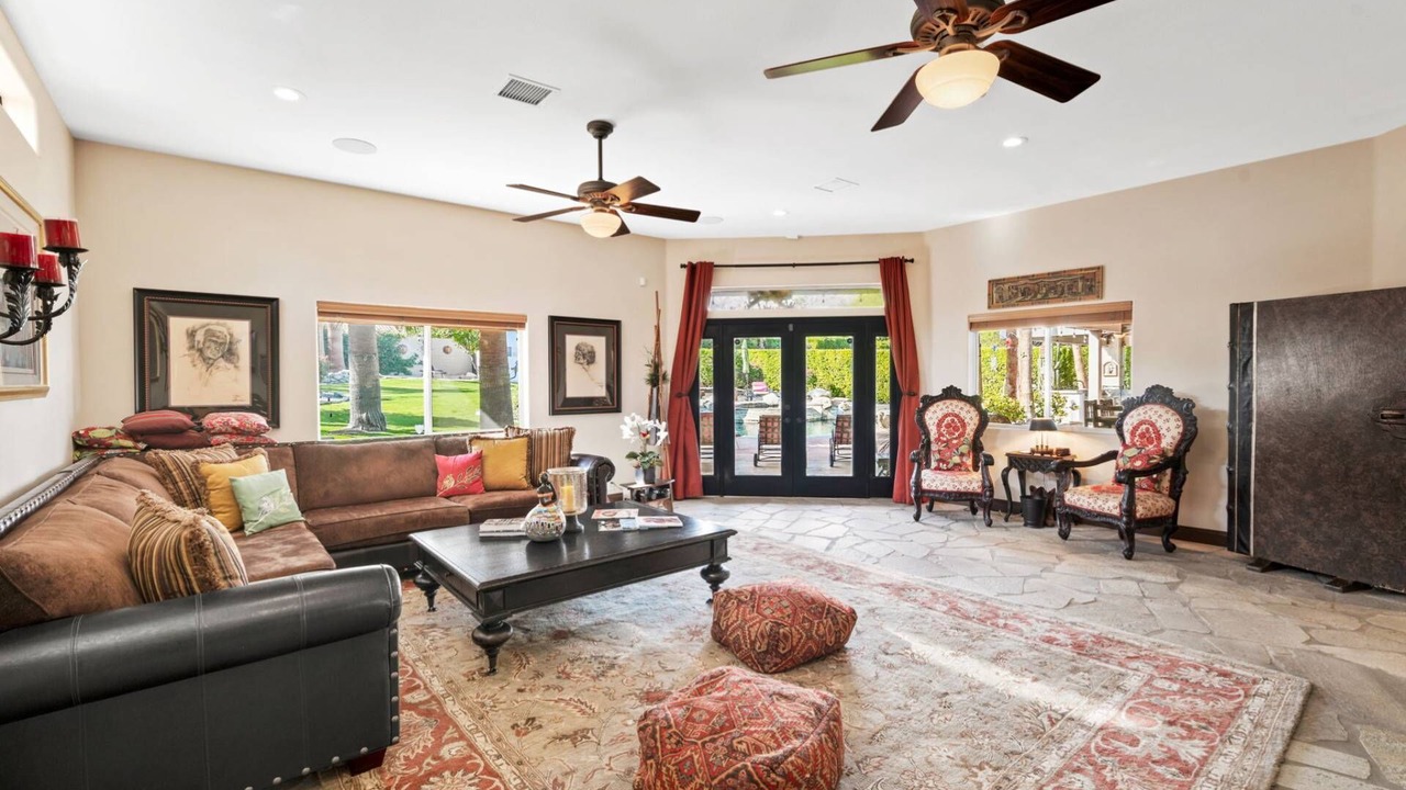 Photo of Livingroom in Magnesia Falls Cove