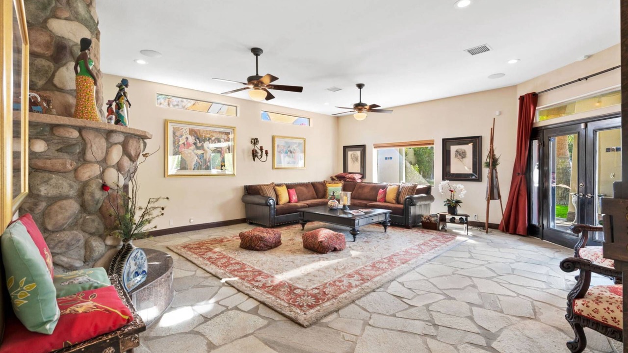 Photo of Livingroom in Magnesia Falls Cove