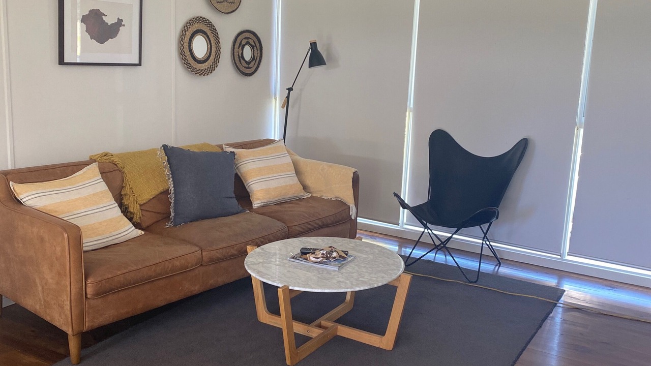 Photo of Livingroom in Indented Head