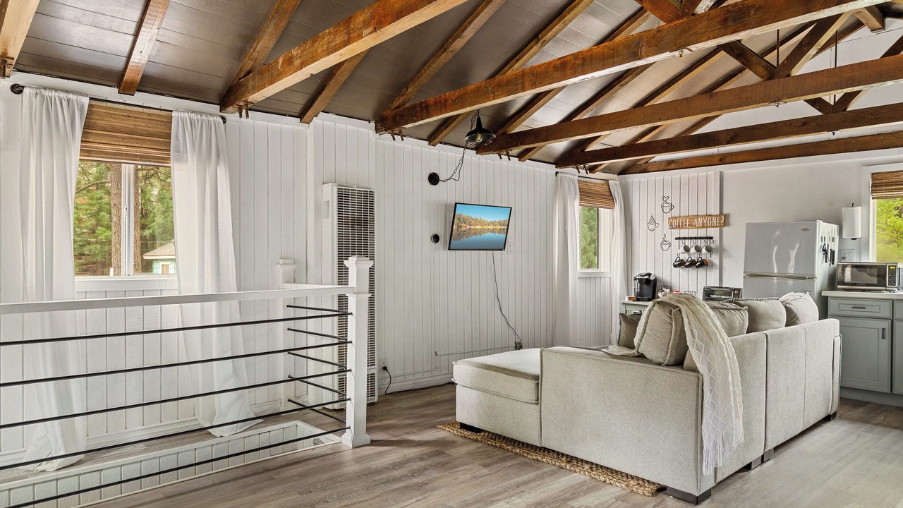 Photo of Livingroom in Green Valley Lake