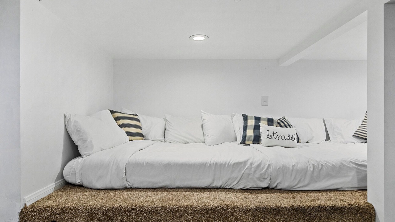 Photo of Bedroom in Green Valley Lake
