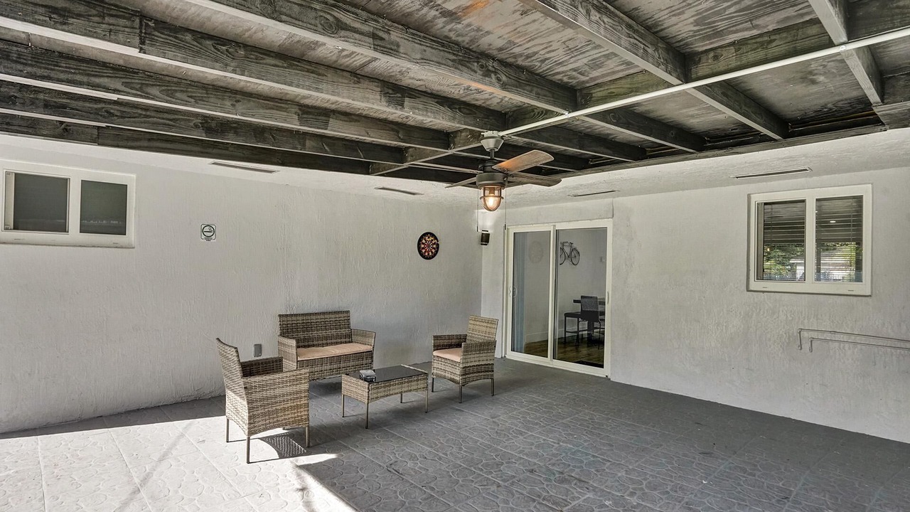 Photo of Patio Balcony in Golden Glades