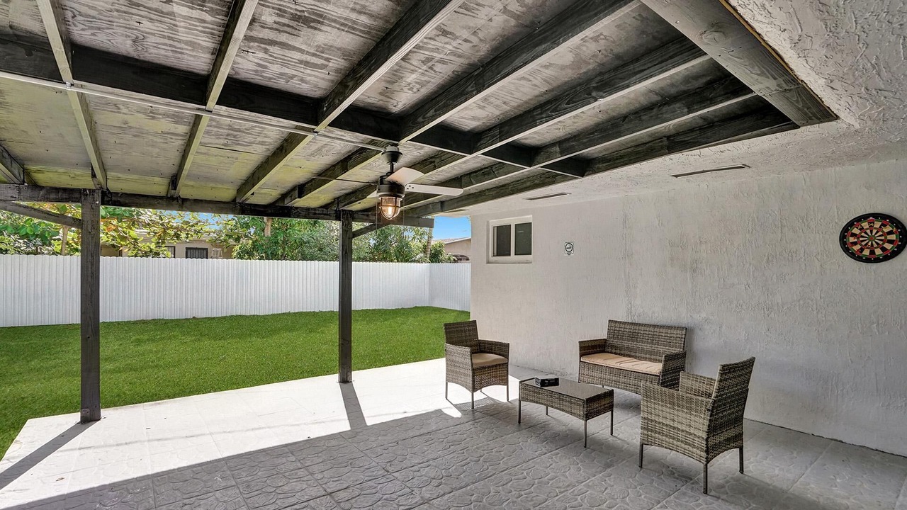 Photo of Patio Balcony in Golden Glades
