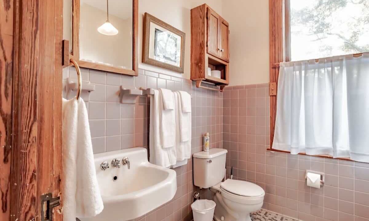 Photo of Bathroom in Hannon Park
