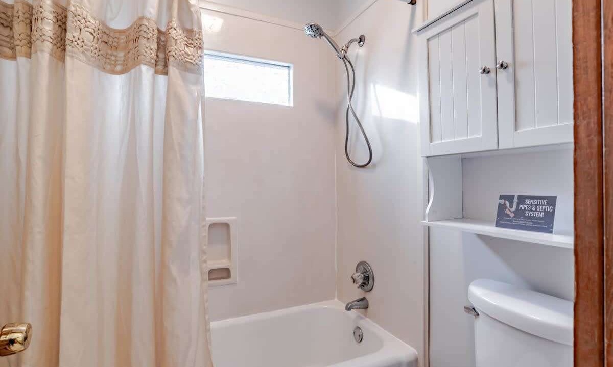 Photo of Bathroom in Hannon Park