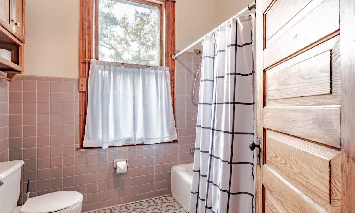Photo of Bathroom in Hannon Park