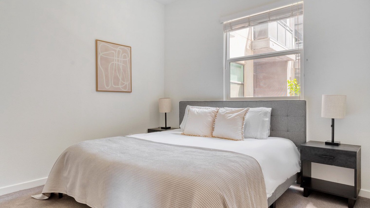 Photo of Bedroom in Warner Center