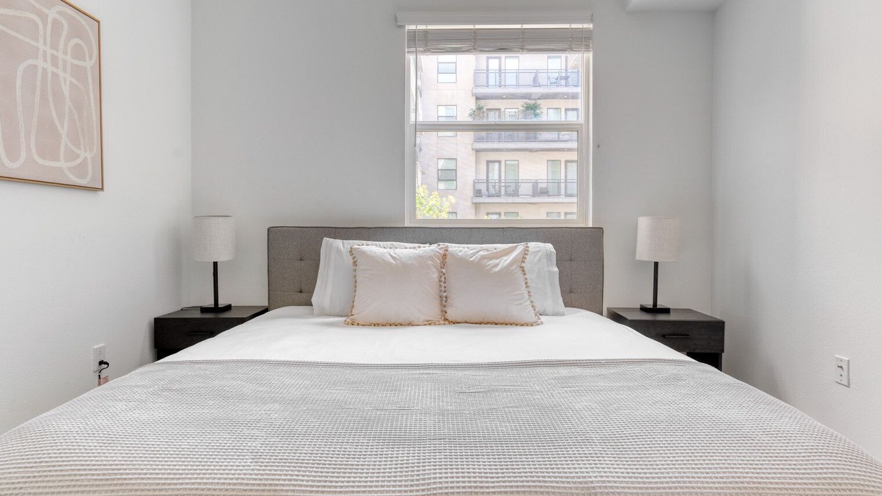 Photo of Bedroom in Warner Center