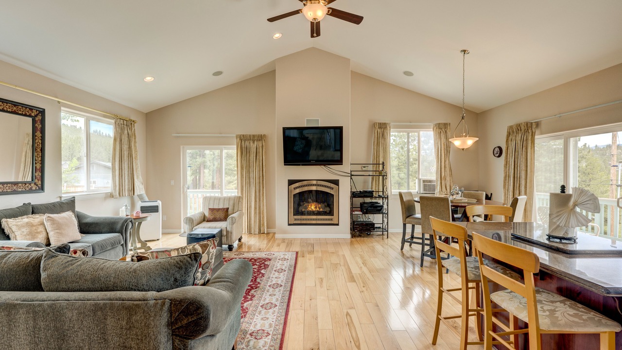Photo of Livingroom in Mountain View Estates