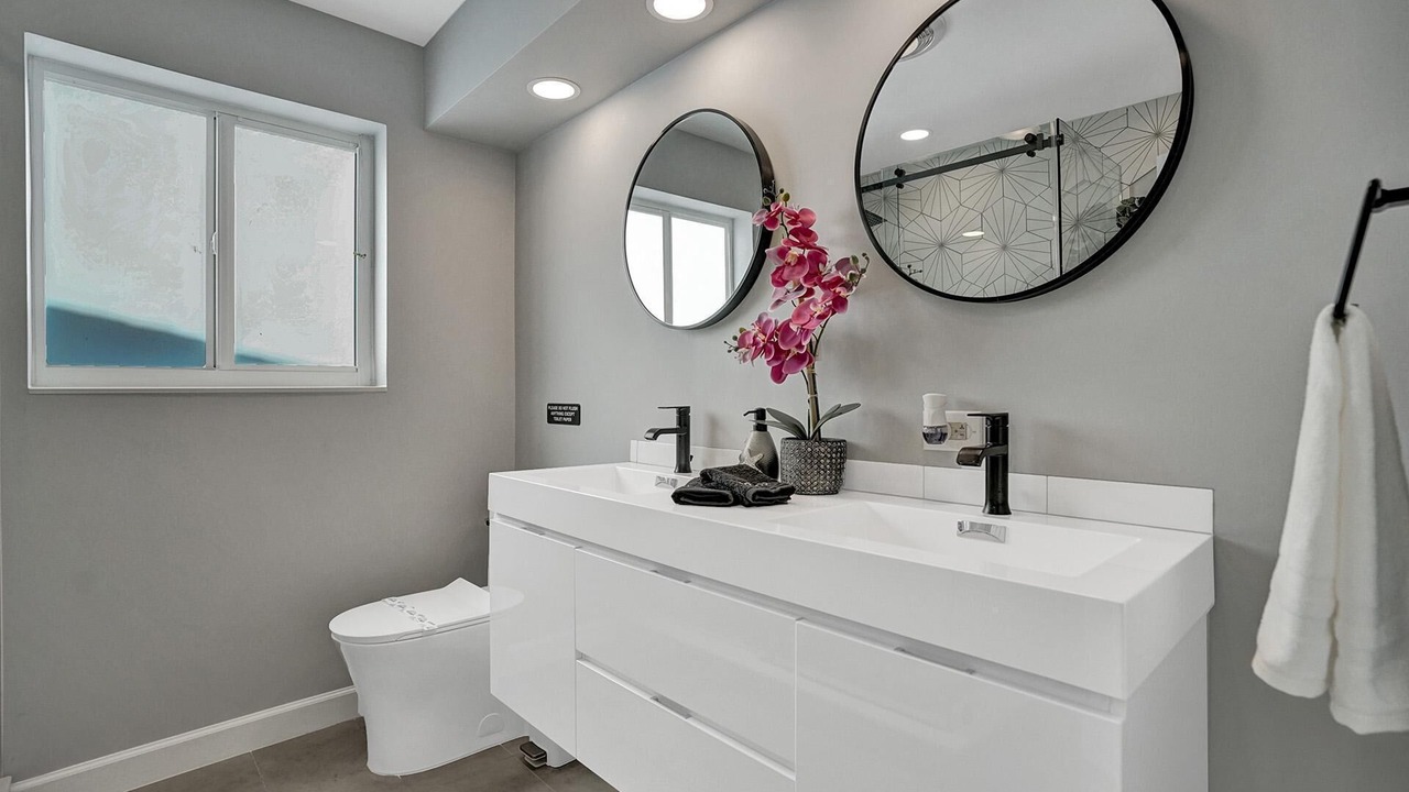 Photo of Bathroom in North Central Hollywood