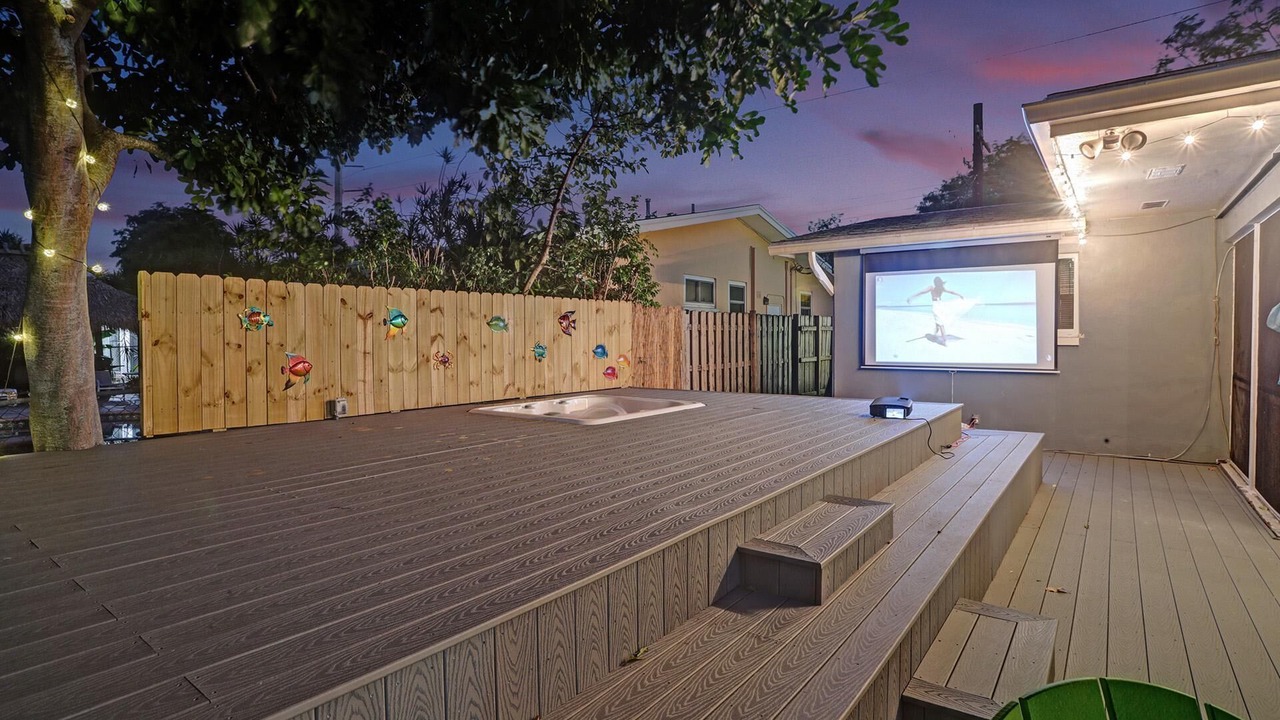 Photo of Patio Balcony in North Central Hollywood