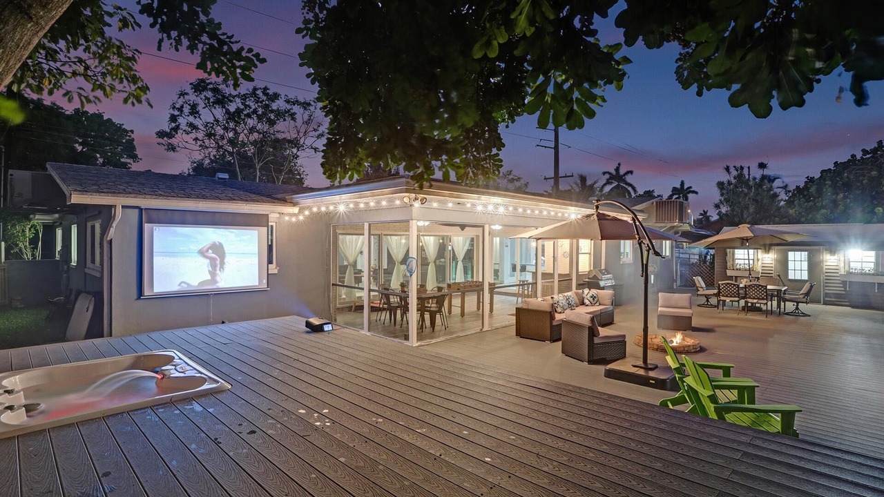 Photo of Patio Balcony in North Central Hollywood
