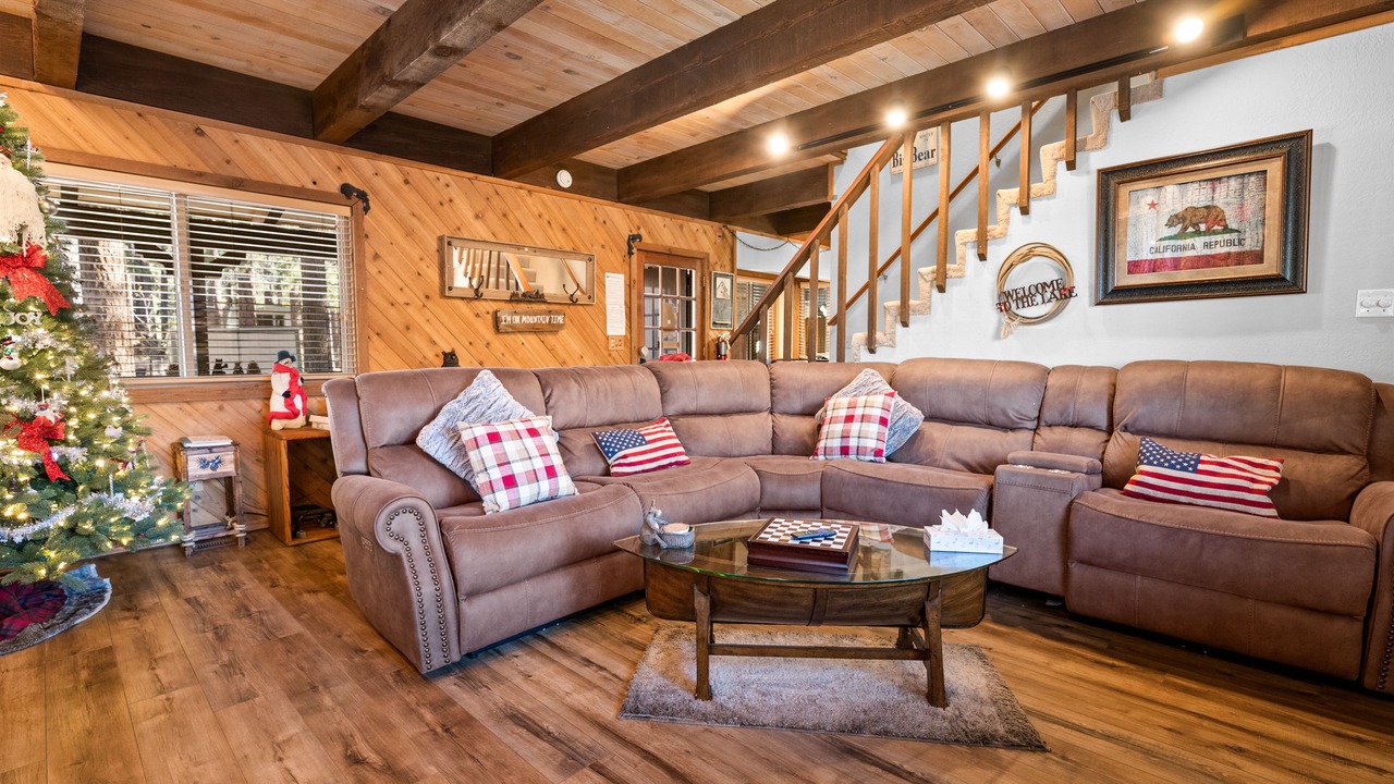 Photo of Livingroom in Summit Estates