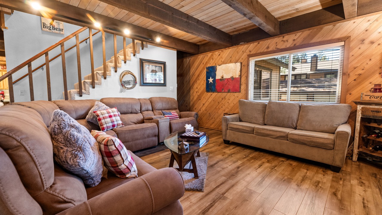 Photo of Livingroom in Summit Estates