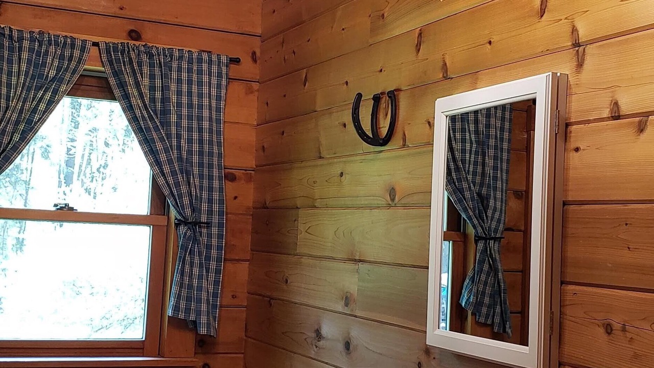 Photo of Bathroom in Farmersville Station