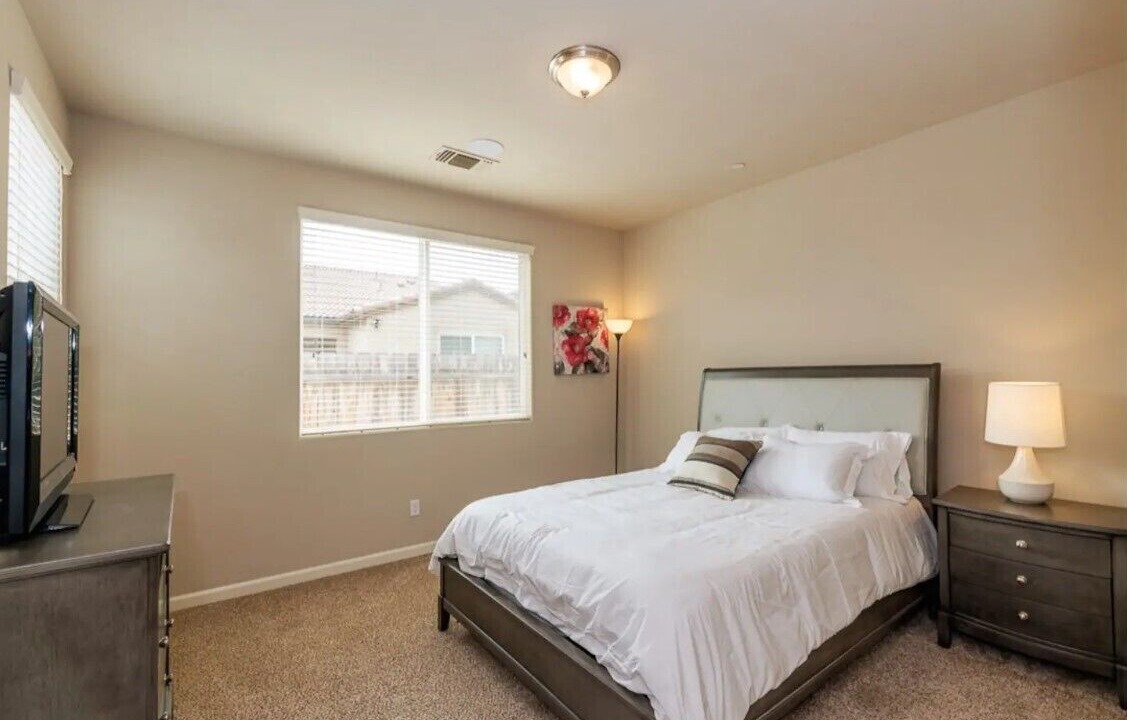 Photo of Bedroom in Raisin