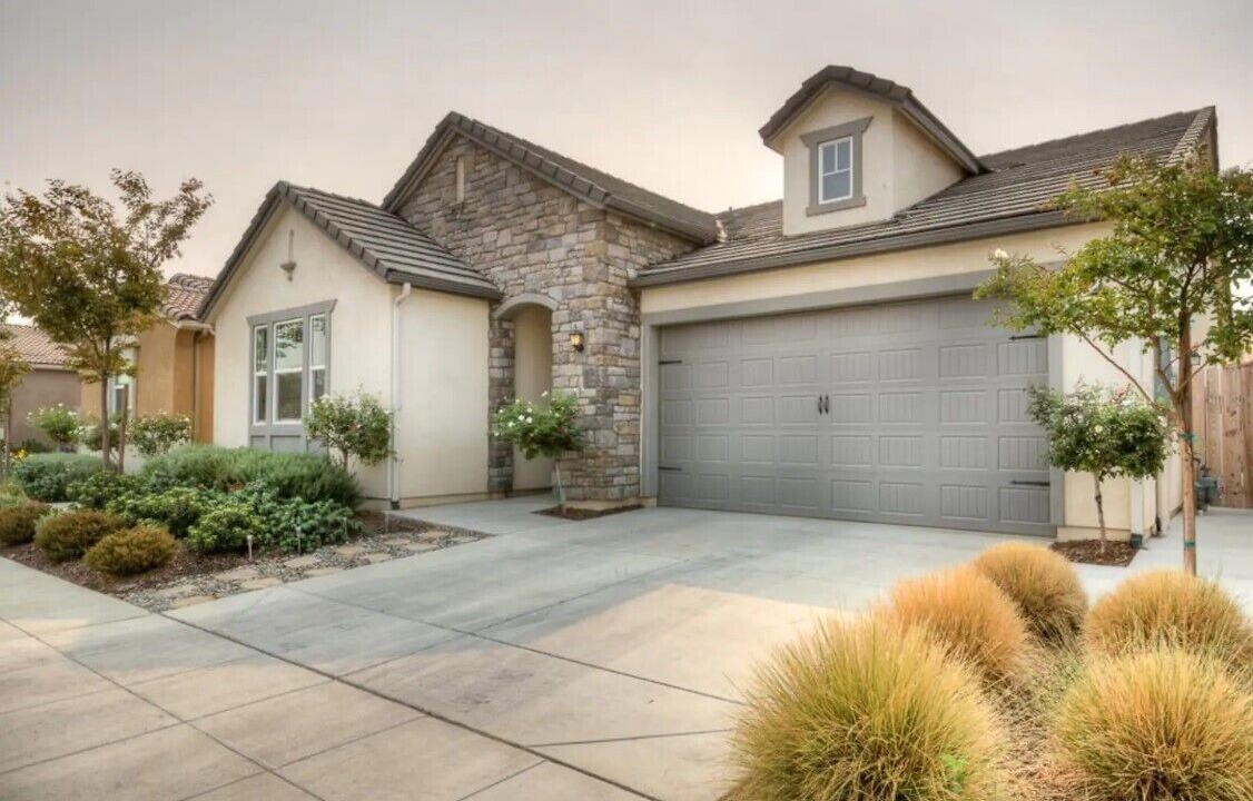 Photo of Outdoor in Raisin