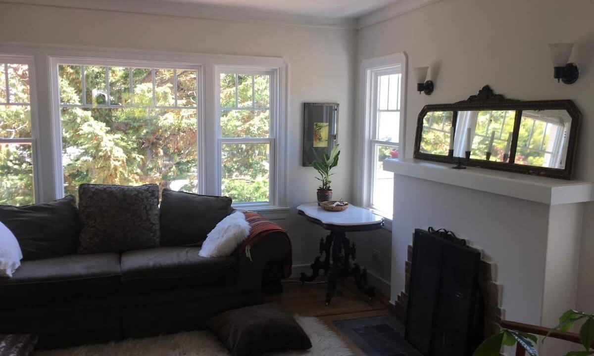Photo of Livingroom in Southwest Berkeley