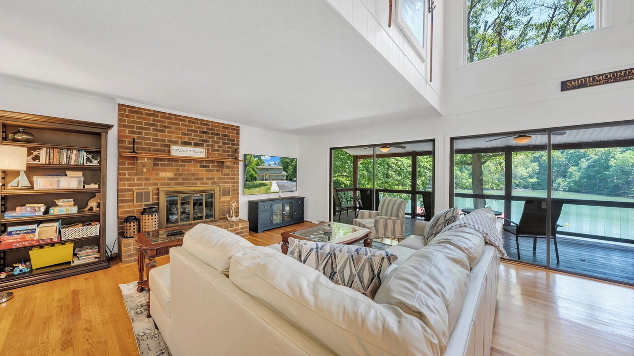 Photo of Livingroom in Smith Mountain Lake