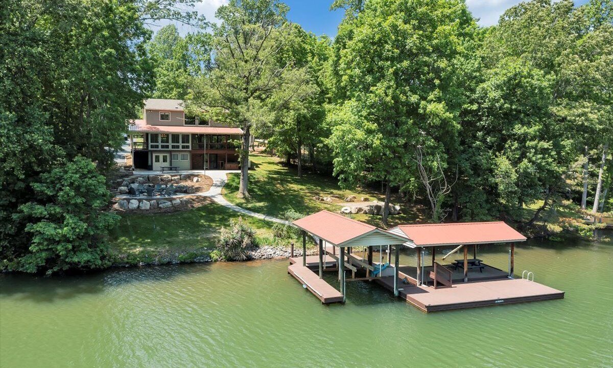 Photo of Outdoor in Smith Mountain Lake