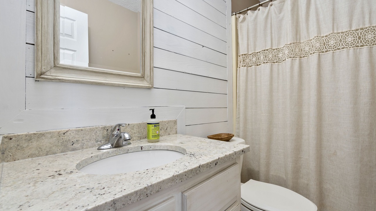 Photo of Bathroom in Pass Drury