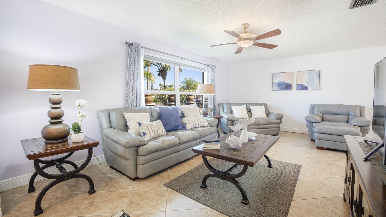 Photo of Livingroom in Apollo Beach