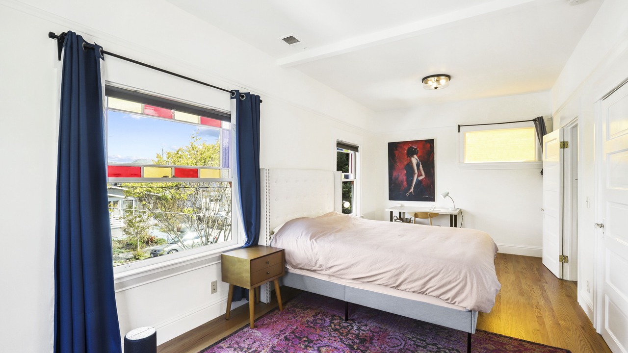 Photo of Bedroom in Emeryville