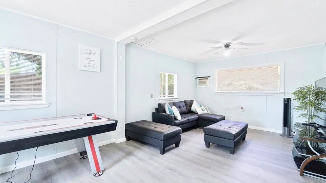 Photo of Livingroom in Northeast Pensacola