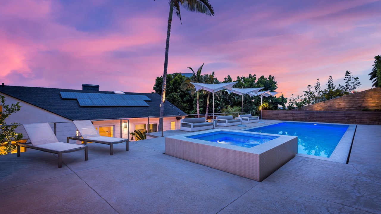 Photo of Outdoor in Hollywood Hills West