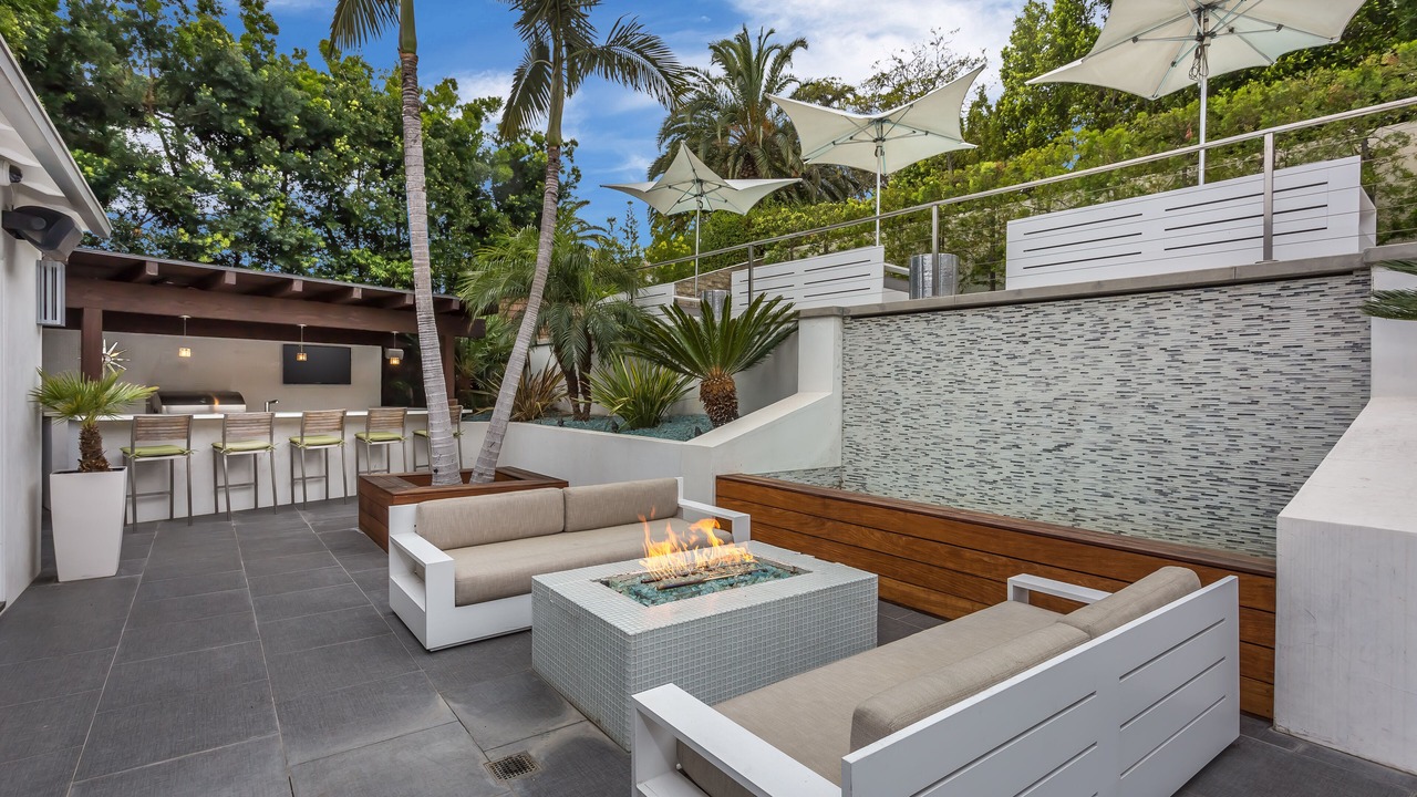 Photo of Patio Balcony in Hollywood Hills West