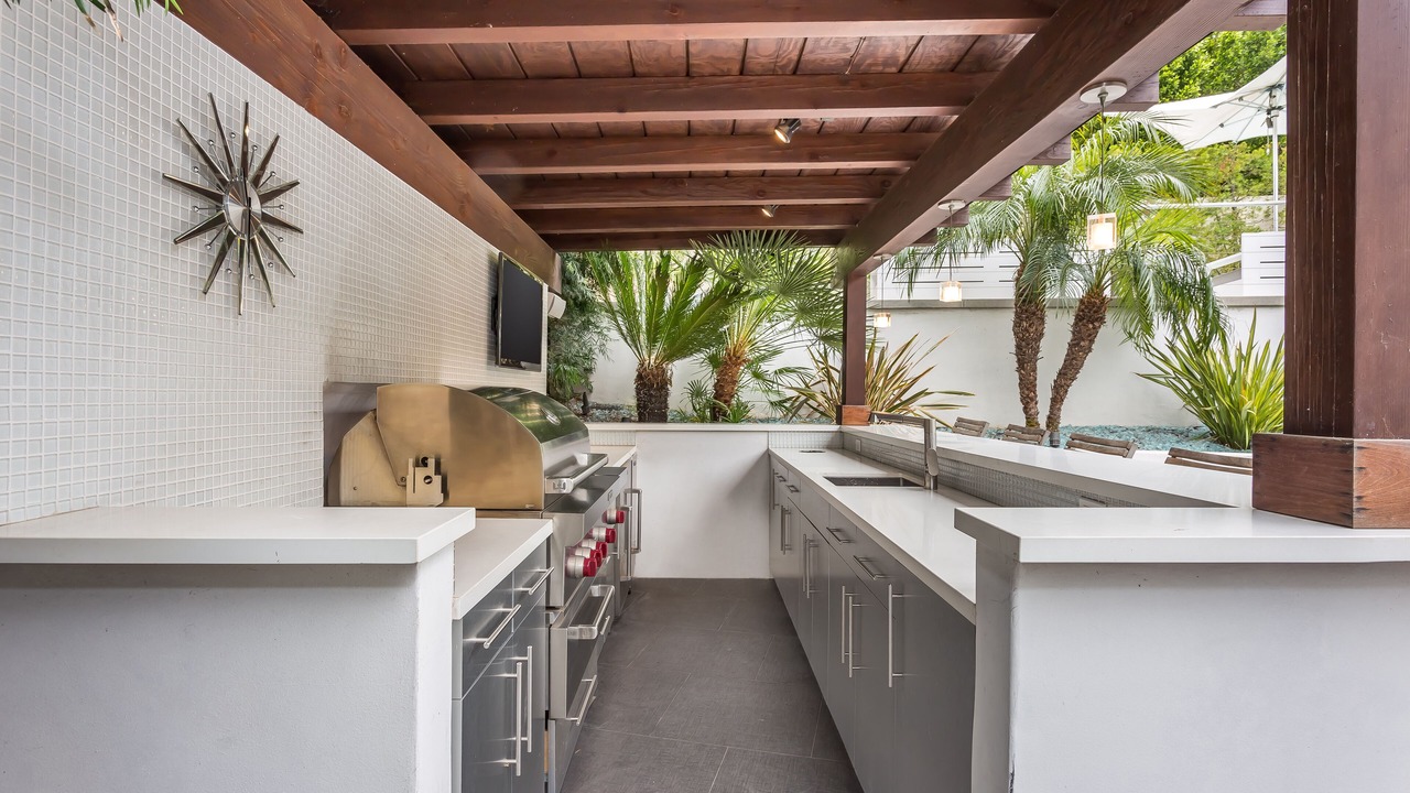 Photo of Outdoor in Hollywood Hills West