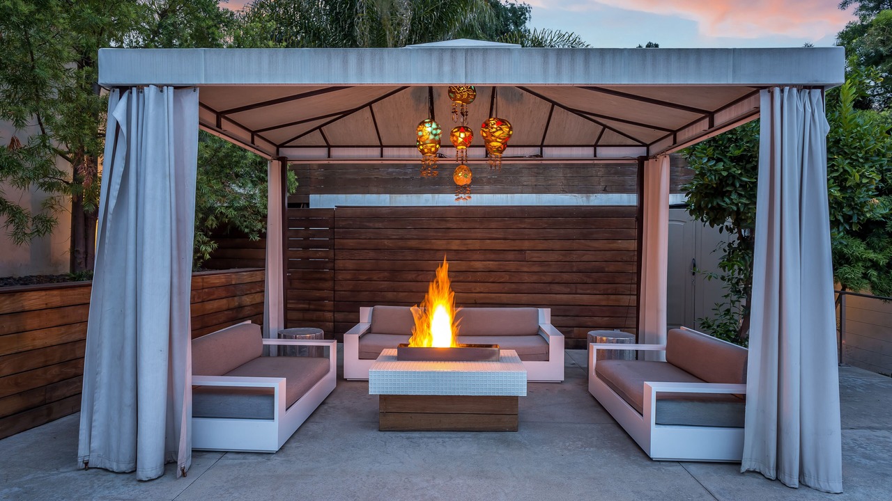 Photo of Outdoor in Hollywood Hills West