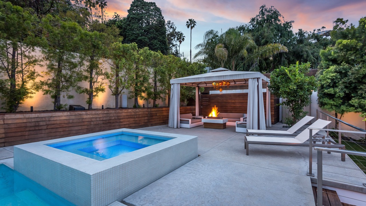 Photo of Outdoor in Hollywood Hills West