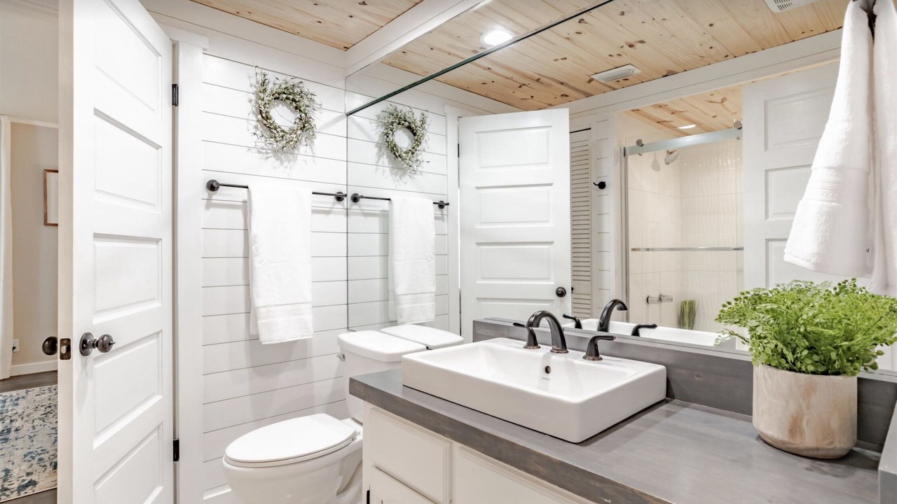 Photo of Bathroom in Daphne