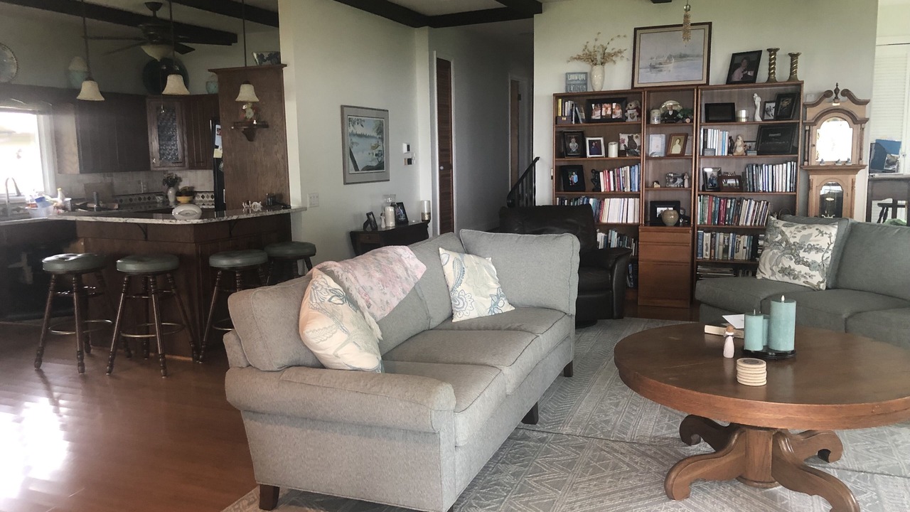 Photo of Livingroom in Town of Richmond