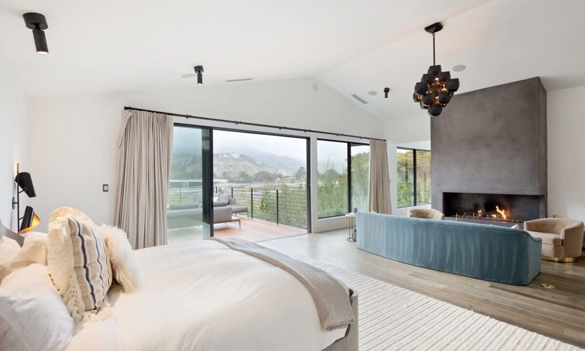 Photo of Livingroom in Eastern Malibu