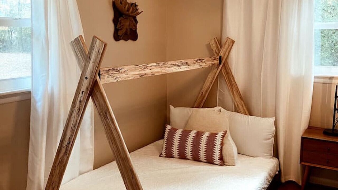 Photo of Bedroom in Crestline Heights