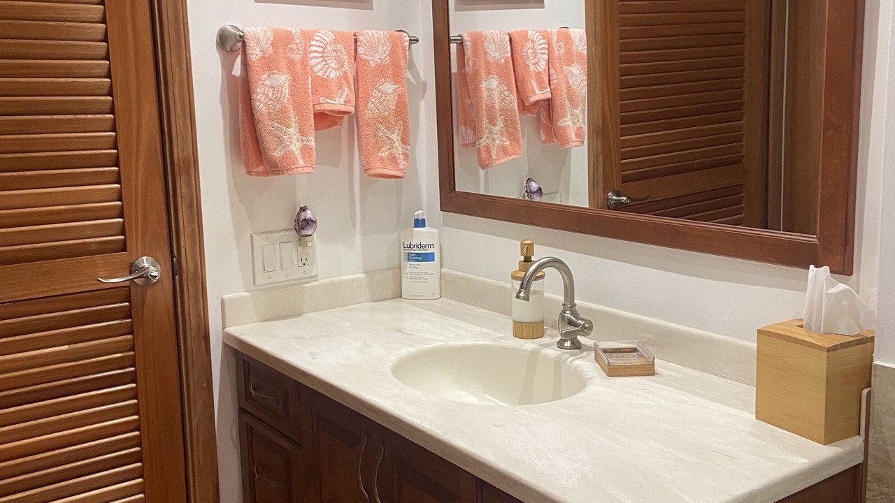 Photo of Bathroom in Estate Golden Rock