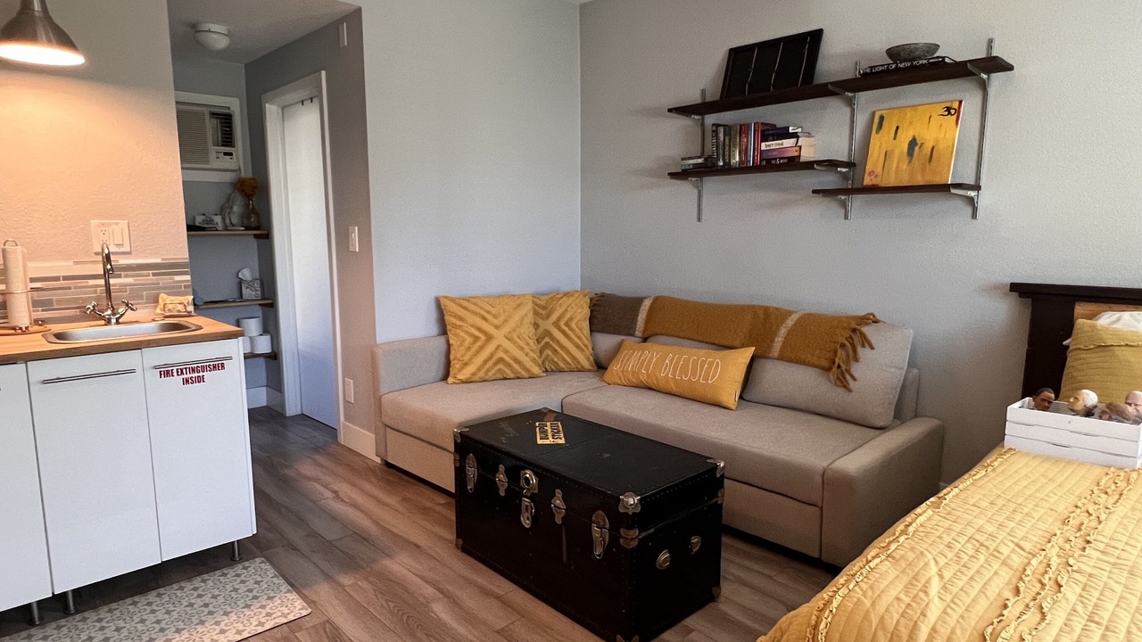 Photo of Livingroom in The Movie Colony