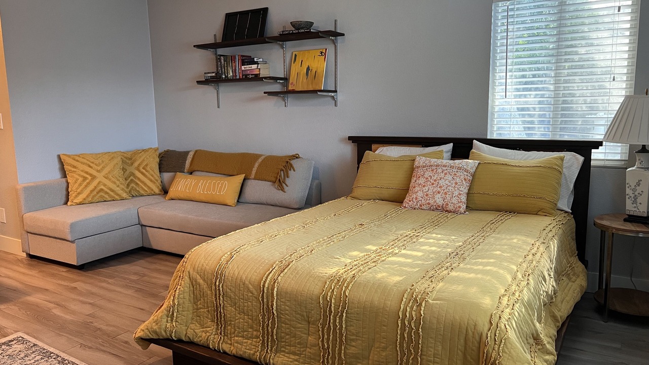 Photo of Bedroom in The Movie Colony