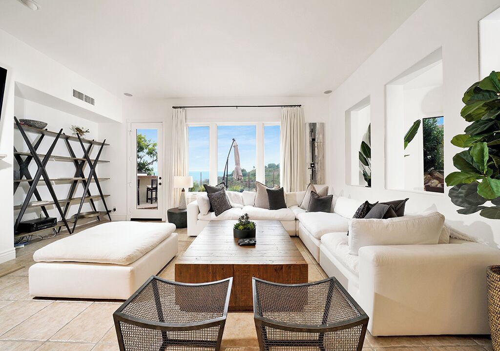 Photo of Livingroom in Newport Coast