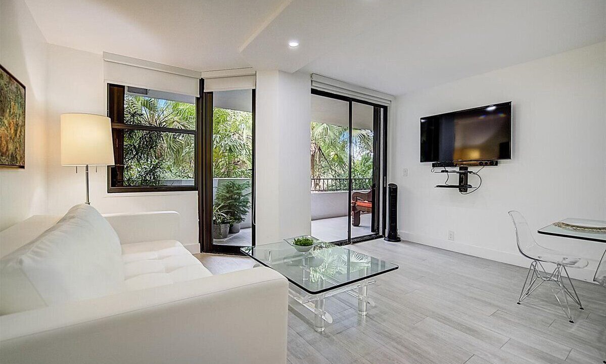 Photo of Livingroom in Key Biscayne