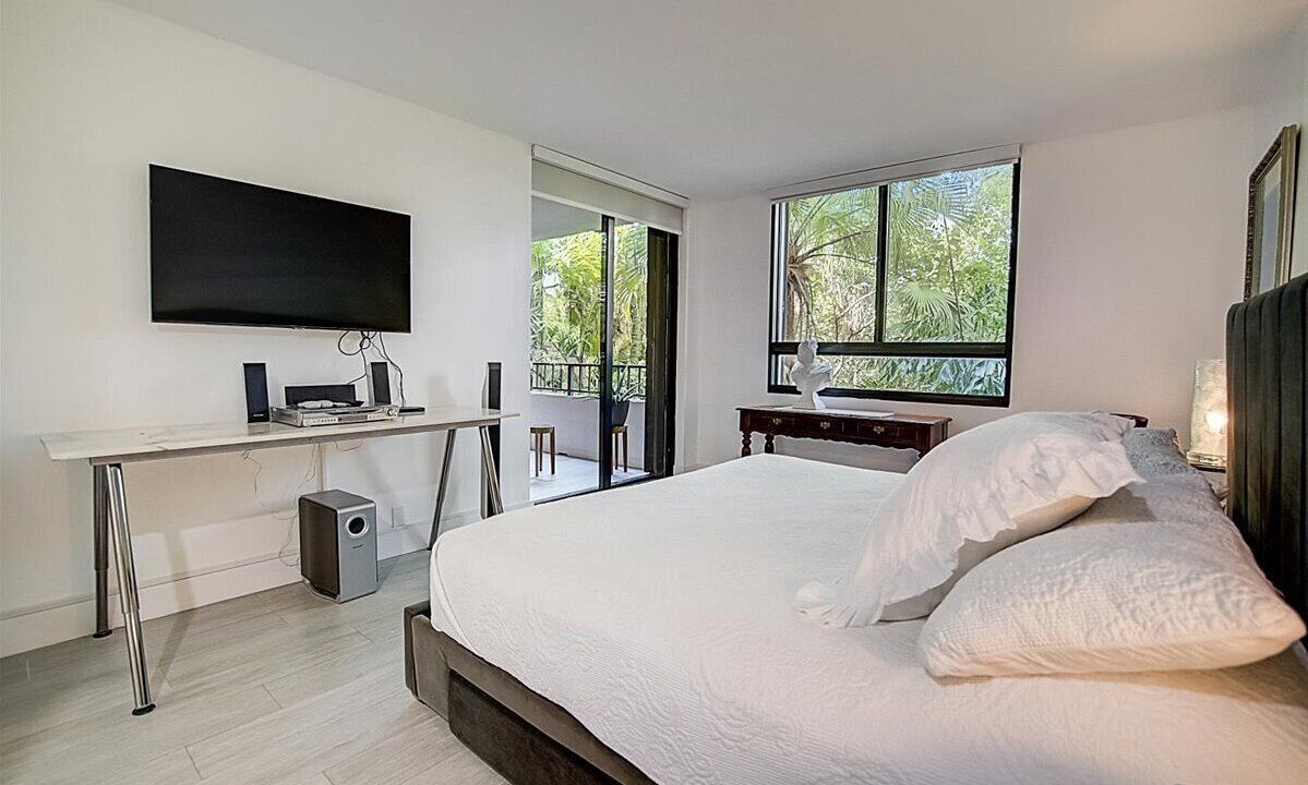 Photo of Bedroom in Key Biscayne