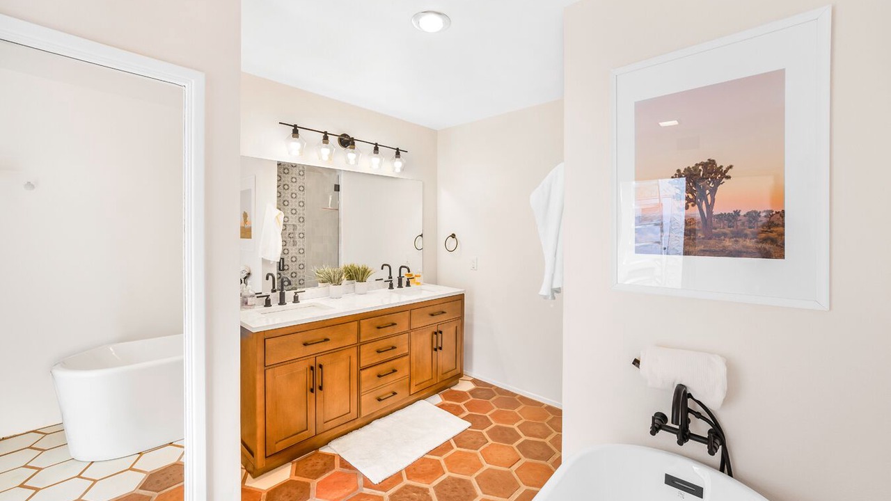Photo of Bathroom in Araby Commons